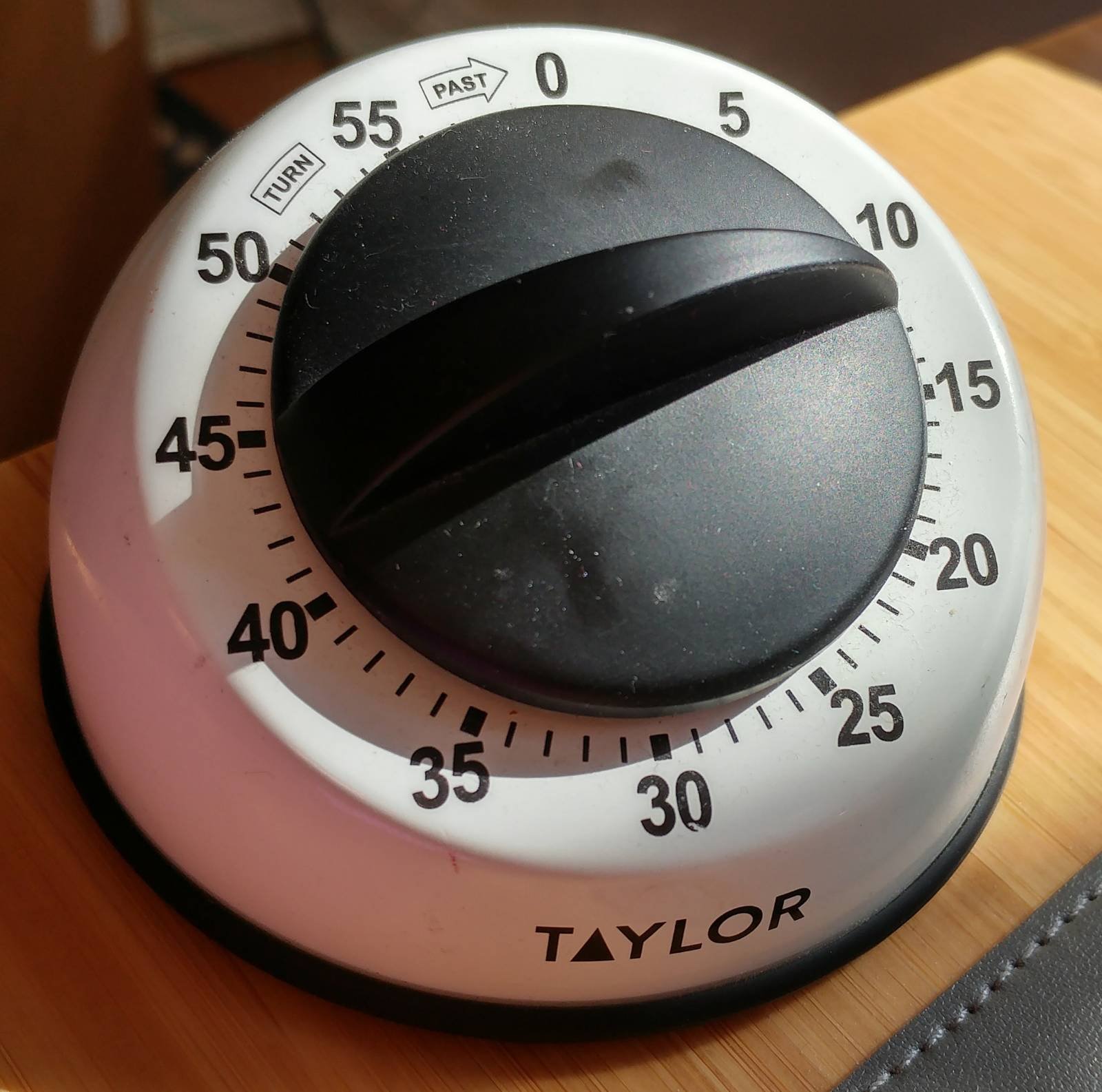 A 60 minute dial timer